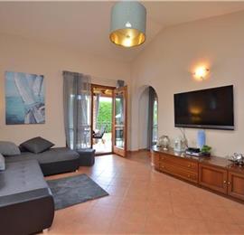 3 bedroom villa with pool near Poreč, sleeps 6